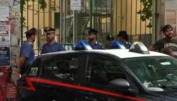 13-vjeçari sulmon me thikë mësuesen në një shkollë në Romë, sepse donte ta transmetonte live