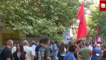 14 protestuesit e arrestuar dalin para gjykatës, mbështetësit në protestë: Nuk jeni vetëm!