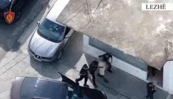 2 muaj nën “lupë”, arrestohet 26-vjeçari në Mamurras që shite lëndë narkotike! Momenti kur “rrethohet” nga efektivët (EMRI-VIDEO)