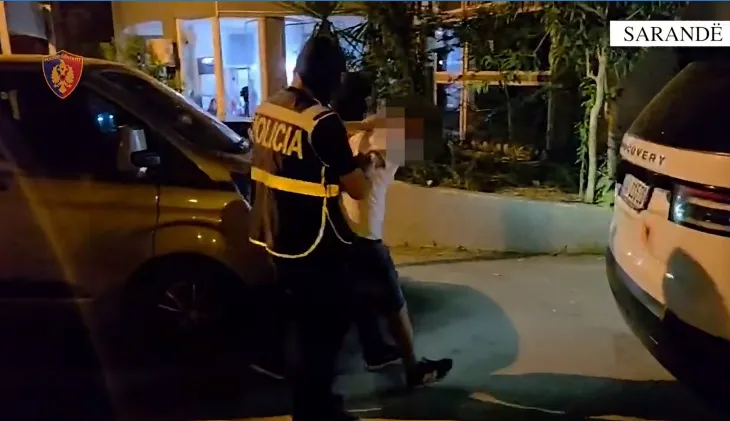 20 të ndaluar për drogë dhe armë në Sarandë, goditet grupi kriminal (VIDEO)