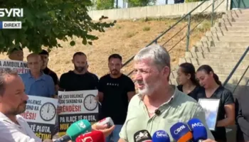 ‘3 muaj pa ambulancë’/ Protesta në Vaun e Dejës: Mungesa e shtetit po na kushton jetën