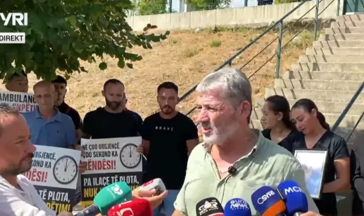 ‘3 muaj pa ambulancë’/ Protesta në Vaun e Dejës: Mungesa e shtetit po na kushton jetën