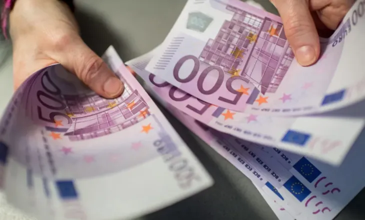 4 shenja të horoskopit do të “notojnë” në para deri në fund të muajit