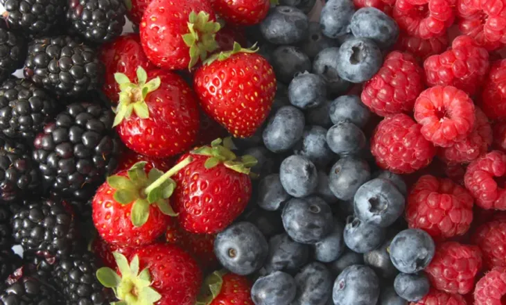 5 fruta të zakonshme që mund të përmirësojnë shëndetin e trurit