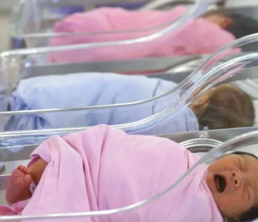 55.000 dollarë për çdo fëmijë deri në moshën 17-vjeçare, kryeministri i Singaporit shpall politikat mbështetëse për familjet –