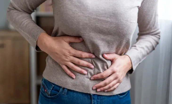 6 zakone në mëngjes që përkeqësojnë kapsllëkun