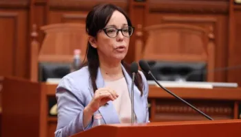 79 vota PRO, Klodiana Spahiu merr frenat e Ministrisë së Shëndetësisë