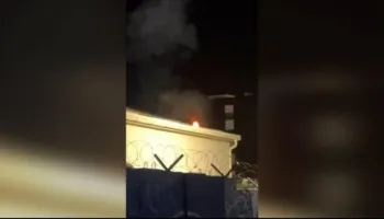 81 vite burg për ish-krerët e UÇK-së! Prishtina proteston deri në orët e vona, gurë drejt zyrave të EULEX, merr flakë çatia