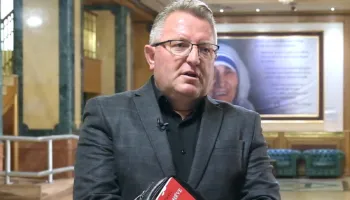 A duhet të na thuhet vetëm në një gjuhë të huaj se çfarë po synohet dhe çfarë po fshihet pas procesit gjyqësor, juridik e politik në Hagë?