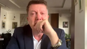 “A rrezikon të vdesë në burg?”/ Milaim Zeka përlotet live për Hashim Thaçin