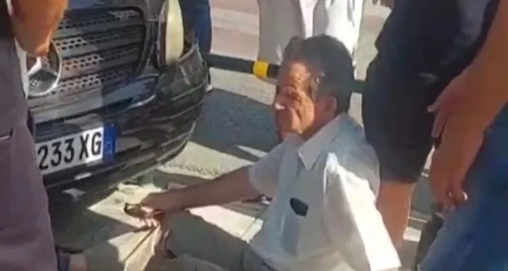 Aksident i frikshëm te “Ura e Varur” në Berat, furgoni përplas çiftin e moshuar në trotuar! Shoferi dëshmon se iu bllokuan timoni e frenat (VIDEO)