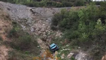 Aksident i rëndë në Bulqizë, fuoristrada del nga rruga dhe përfundon në humnerë! Dyshohet për një viktimë, Policia në vendngjarje