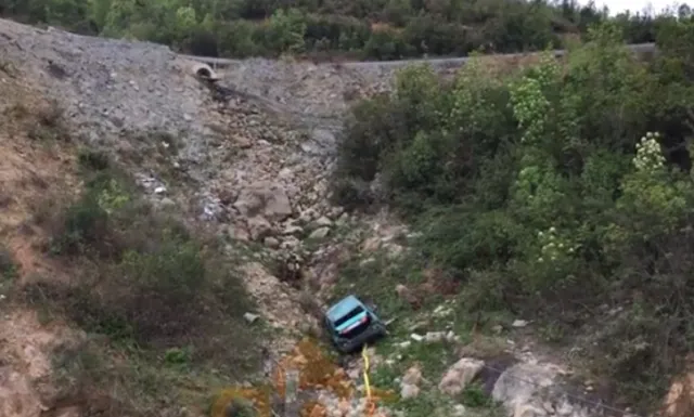Aksident i rëndë në Bulqizë, fuoristrada del nga rruga dhe përfundon në humnerë! Dyshohet për një viktimë, Policia në vendngjarje