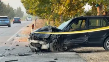 Aksident i rëndë në Levan-Tepelenë, humb jetën një prej shoferëve dhe plagosen 5 persona