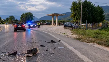Aksident i rëndë në Livadhja, i plagosuri në Spitalin e Traumës; automjeti u largua nga vendngjarja