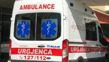 Aksident i rëndë në Roskovec, 62-vjeçari përplaset me pirun ngritës, niset me urgjencë drejt Traumës