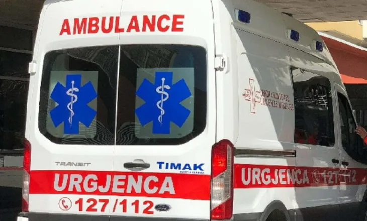 Aksident i rëndë në Roskovec, 62-vjeçari përplaset me pirun ngritës, niset me urgjencë drejt Traumës