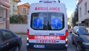Aksident në aksin Cërrik-Elbasan, përplasje fatale me barrierën anësore, humb jetën 31-vjeçari (EMRI)