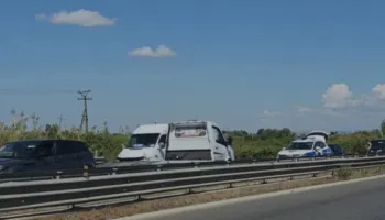 Aksident në aksin Lushnjë-Fier, përplasen dy automjete në përpjekje parakalimi, s’ka të lënduar!