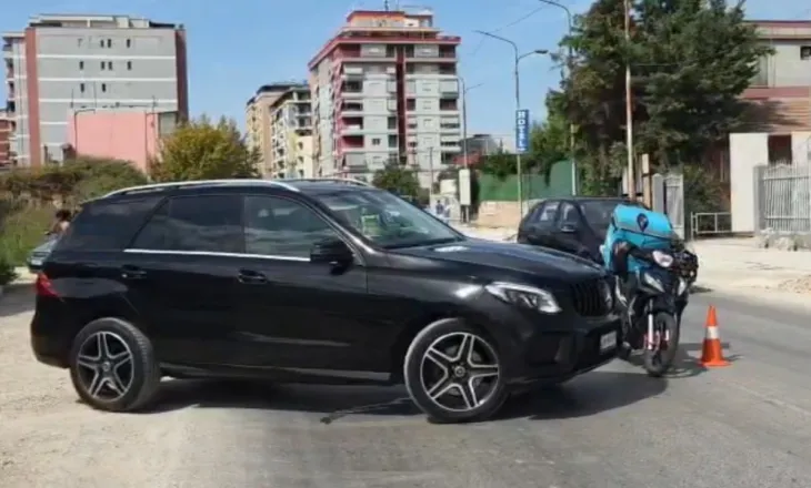 Aksident në Fier-Patos, motoristi i picave mbetet i plagosur pasi u përplas nga një automjet