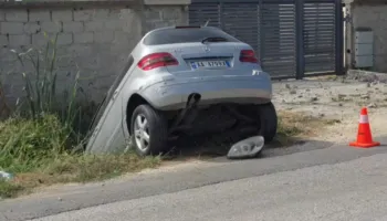 Aksident në Fier-Seman, plagoset drejtuesja e automjetit dhe dërgohet në spital