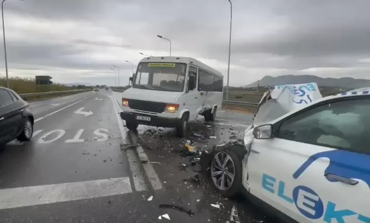 Aksident në Lezhë-Shkodër, taksia përplaset me autobusin e mësuesve, tre të plagosur