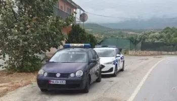 Aksident në Rrugën e Arbrit/ Përplasen dy automjete, raportohet për dy të plagosur
