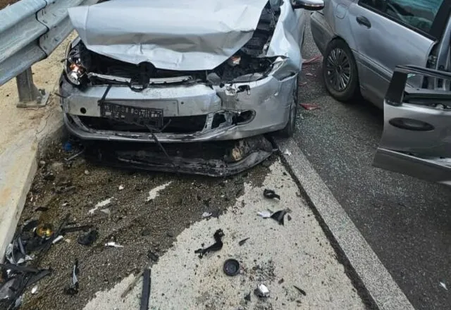 Aksident te Ura e Matit, përplasen dy automjete, dy persona dërgohen në Spitalin e Traumës