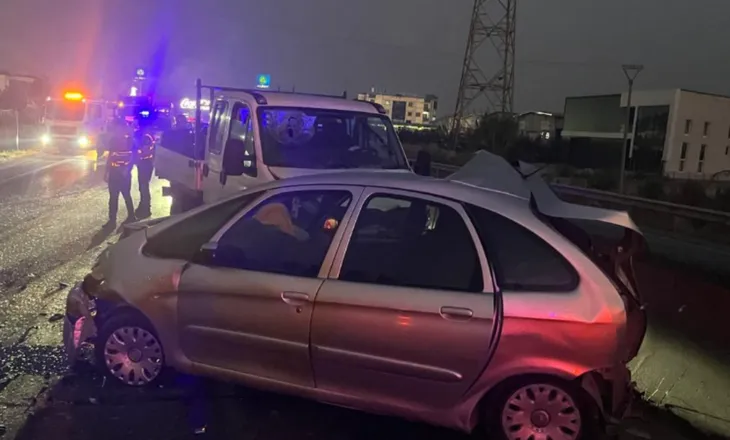 Aksident tragjik në autostradën Durrës-Tiranë, përplasen 5 automjete, një i vdekur (EMRI)