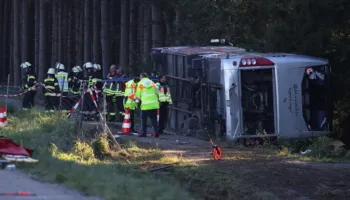 Aksident tragjik në Gjermani, dy të vdekur dhe 19 të lënduar në autobusin me turistë filipinas