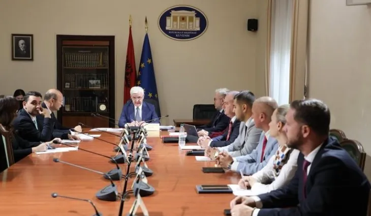 Aksioni i SPAK ‘ndez’ debate në Komision, Kaso: Shteti ka rënë! Xhafaj: Arrestohen individët, jo institucionet! Shenjë e forcimit të shtetit të së drejtës