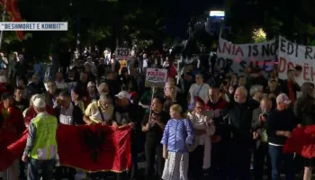 Aktivisti Arben Kola ditën e 120-të të protestës, ka hedhur akuza të forta ndaj kryeministrit Edi Rama dhe qeverisë
