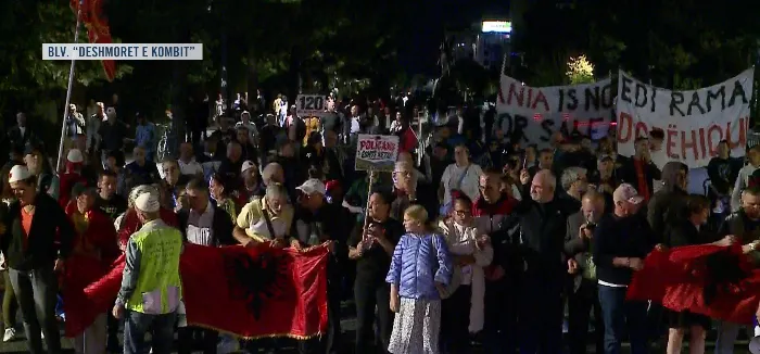 Aktivisti Arben Kola ditën e 120-të të protestës, ka hedhur akuza të forta ndaj kryeministrit Edi Rama dhe qeverisë