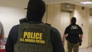 Akuzohet se gënjeu FBI-në përpara se të qëllonte një venezuelian në Minneapolis, agjenti i ICE-së deklarohet i pafajshëm