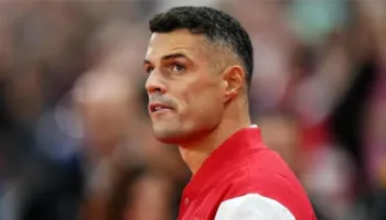 Akuzohet se mashtroi edhe në SHBA dhe rrezikon përjashtimin nga FIFA, përkeqësohet situata e Granit Xhakës