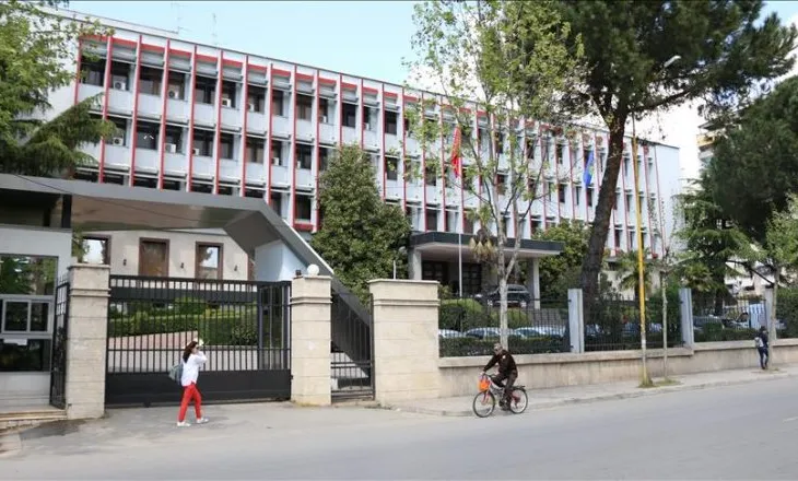 Alarm për bombë! Çantë e dyshimtë pranë Ministrisë së Jashtme