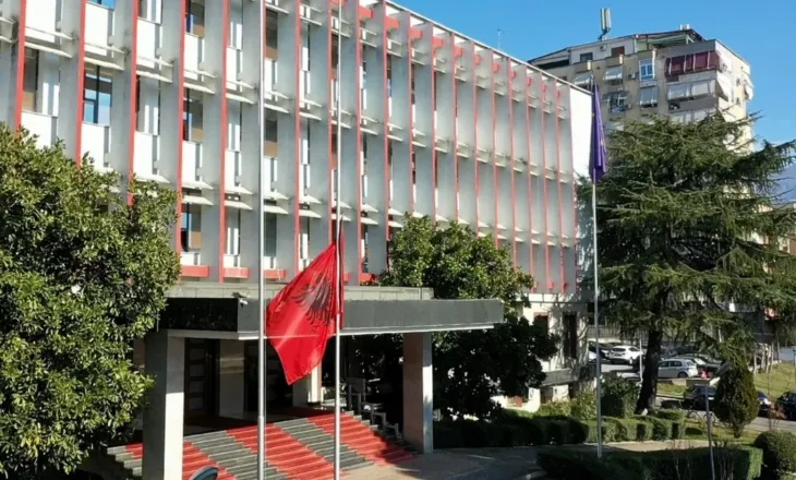 Alarm përballë Ministrisë së Jashtme? Një çantë e dyshimtë “ngriti në këmbë” efektivët e Tiranës