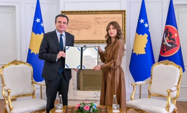 Albulena Haxhiu mandaton Albin Kurtin për formimin e Qeverisë së Kosovës