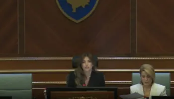 Albulena Haxhiu zgjidhet kryetare e Kuvendit të Kosovës me 62 vota, 16 kundër! Vijon kriza për Presidentin