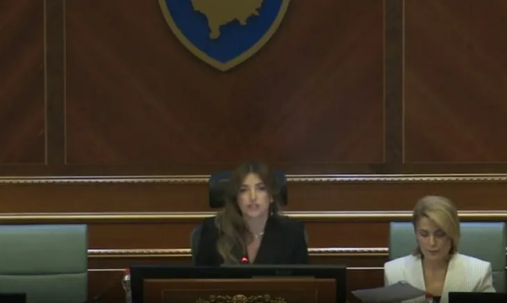 Albulena Haxhiu zgjidhet kryetare e Kuvendit të Kosovës me 62 vota, 16 kundër! Vijon kriza për Presidentin