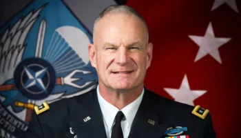 Ambasadori i ri amerikan vjen në Tiranë! Detaje nga mbërritja “surprizë”. Ja ndalesa e parë