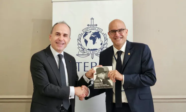 Ambasadori Tola takon presidentin e INTERPOL-it në Paris, diskutime për forcimin e bashkëpunimit