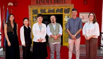Ambasadorja e Kinës në Shqipëri viziton Arkivin Qendror Shtetëror të Filmit: Urë lidhëse mes dy vendeve tona!