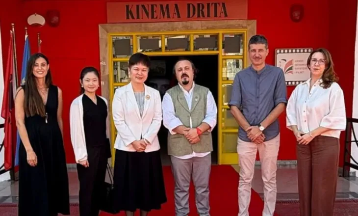 Ambasadorja e Kinës në Shqipëri viziton Arkivin Qendror Shtetëror të Filmit: Urë lidhëse mes dy vendeve tona!