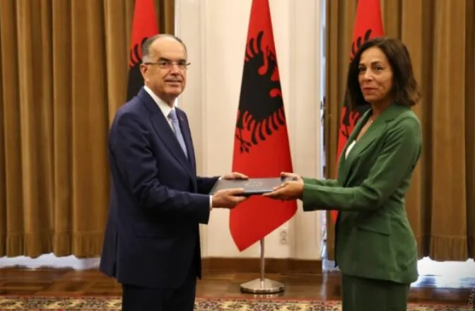Ambasadorja e re e BE në Tiranë merr detyrën, Sofia Moreira de Sousa i dorëzon letrat kredenciale presidentit Begaj, diskutohet edhe për integrimin