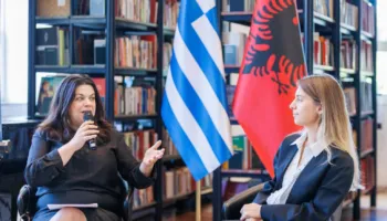 Ambasadorja greke në COD, diskutohet mbi luftën kundër stereotipave në diplomaci dhe shoqëri