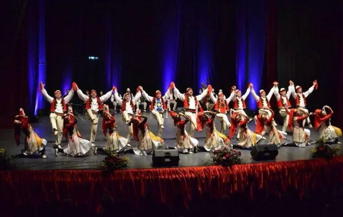 Ansambli Kombëtar sjell traditën shqiptare në Itali