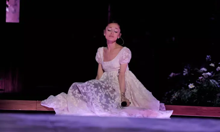 Ariana Grande mbyll turneun në Londër mes emocioneve dhe tërhiqet nga skena publike