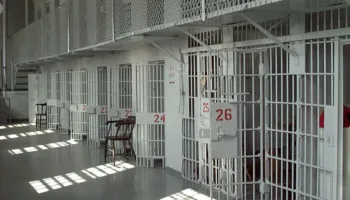 “Arresti me burg” në fokus, ndryshon Kodi Penal, Karanxha: Paraburgimi është tepruar në Shqipëri
