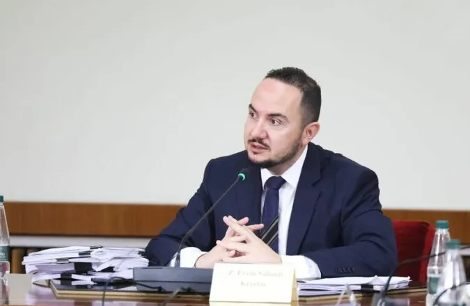 Arrestimi i drejtueses Vlora Hyseni/ Salianji: S’ka qeveri që qëndron në këmbë pas skandalit të SHISH
